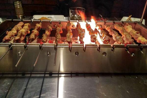 無煙燒烤機,無煙燒烤爐,無煙燒烤設(shè)備,木炭燒烤爐,無煙烤串機