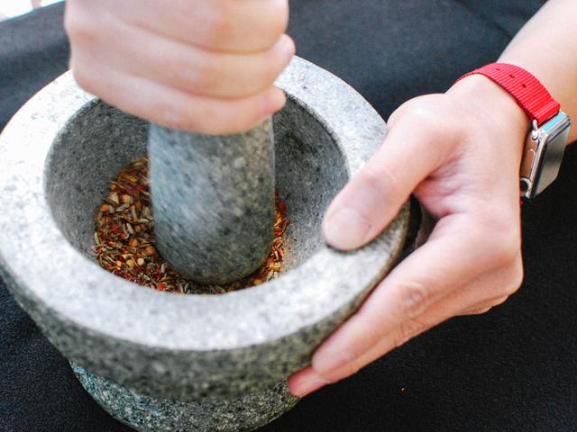 如果不想去市內全自動無煙燒烤店怎么在家做燒烤?