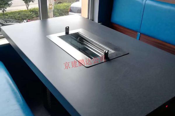 燒烤加盟店的自動翻轉無煙燒烤桌哪家好?