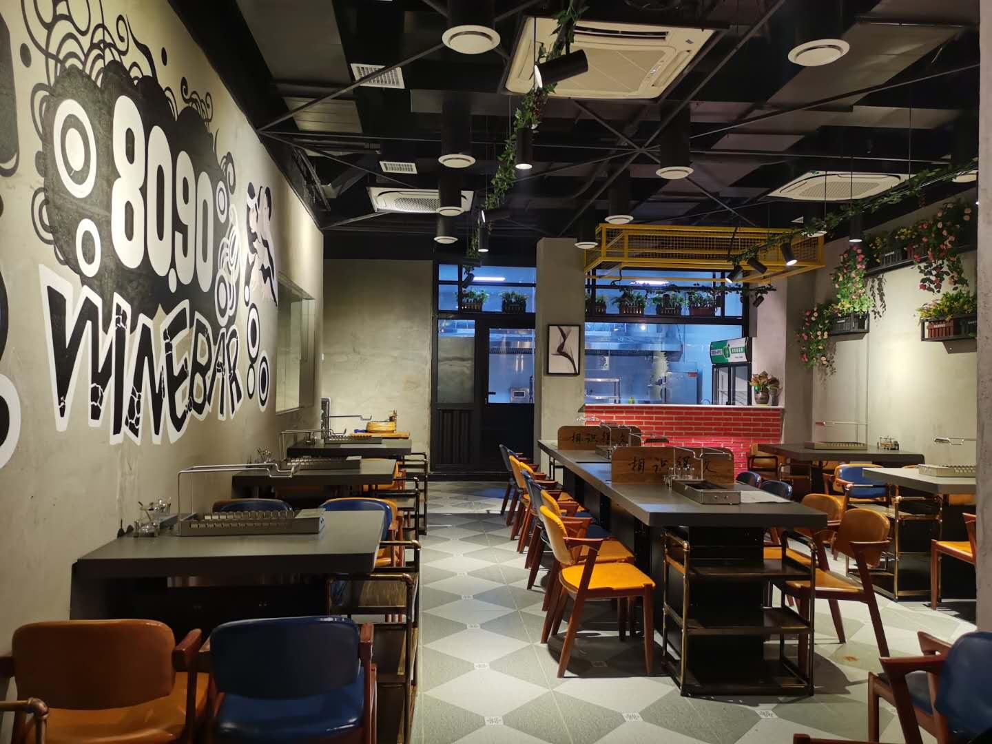 微信圖片自動翻轉燒烤桌下排煙設計好還是上排煙設計好?